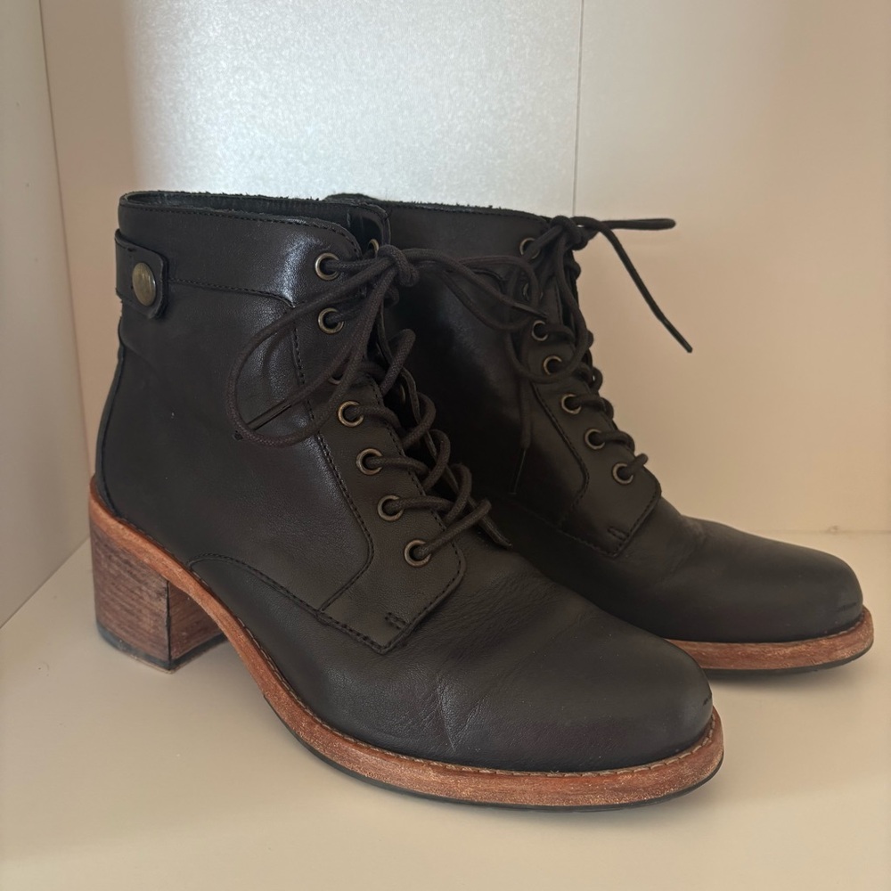 Clark's Black Genuine Leather Lace-Up Ankle Block Heel Boots